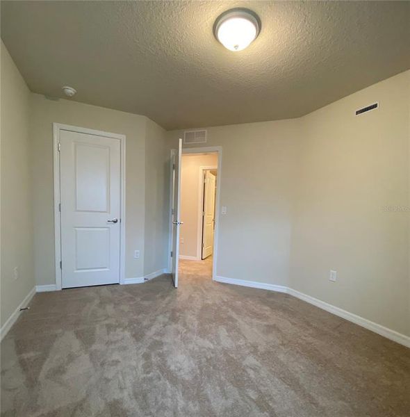 Spacious, unfurnished interior of a new home in , Kissimmee (Image 15).