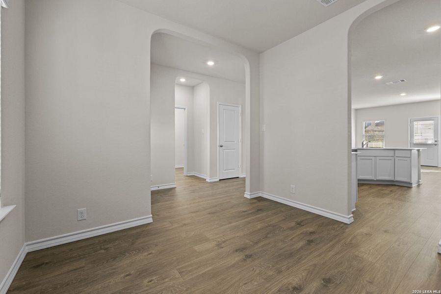 Spacious, unfurnished interior of a new home in Redbird Ranch, San Antonio (Image 13).