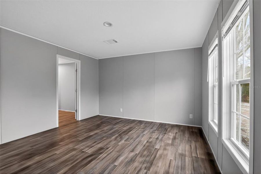 Spacious, unfurnished interior of a new home in , Crystal River (Image 23).