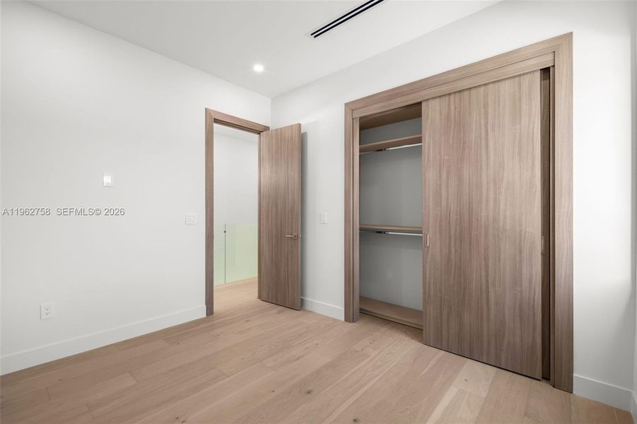 Spacious, unfurnished interior of a new home in , Miami (Image 65).