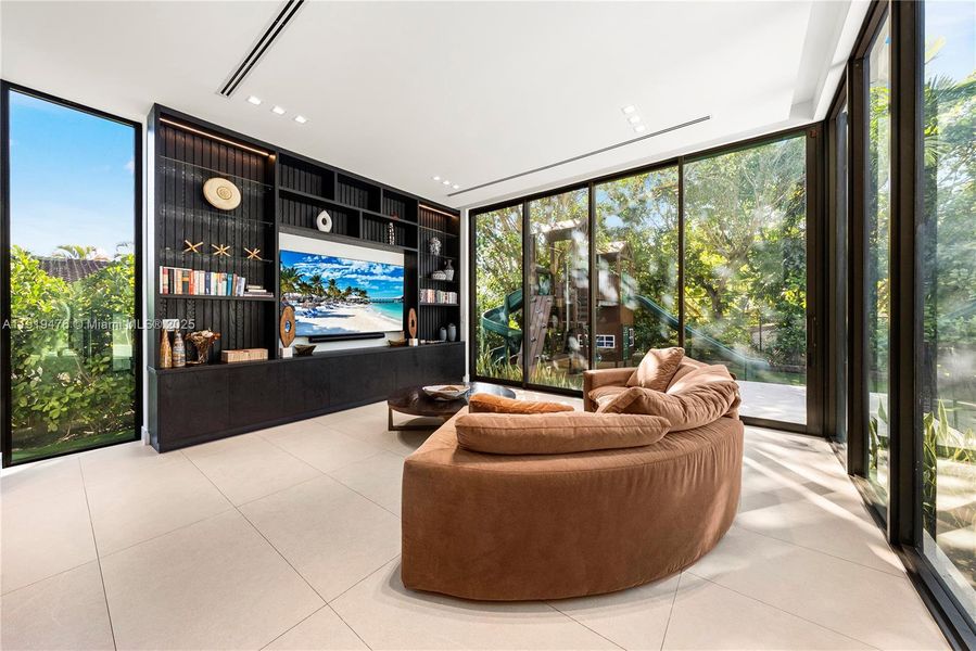 Community amenities in , Miami Shores (Image 46). Community amenities in , Miami Shores (Image 46).