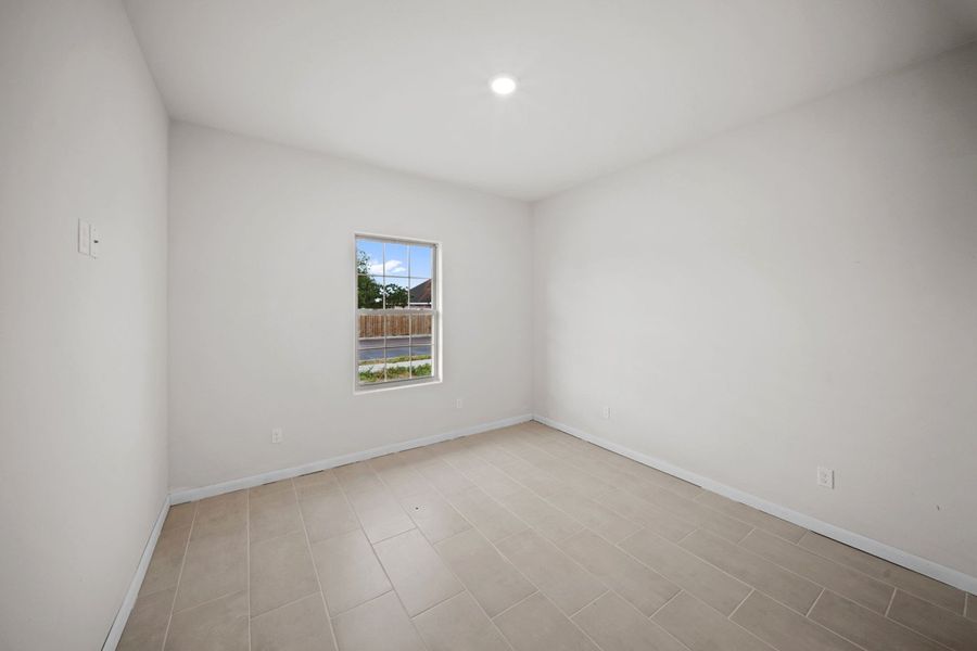 Spacious, unfurnished interior of a new home in Alberta Heights, Edinburg (Image 17).