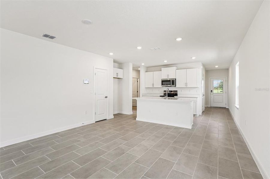 Spacious, unfurnished interior of a new home in Willowbrook North, Winter Haven (Image 29). Spacious, unfurnished interior of a new home in Willowbrook North, Winter Haven (Image 29).