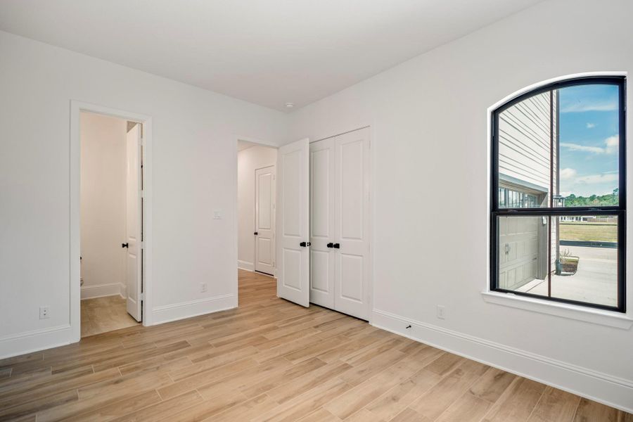 Spacious, unfurnished interior of a new home in Colton, Montgomery (Image 30).