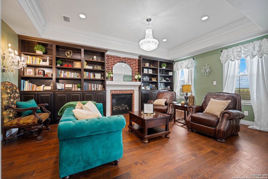 Furnished interior view inside a new home in , Kenedy (Image 34).