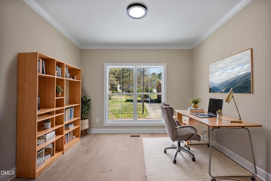 31-web-or-mls-IMG_9127 - Home Office - S 31-web-or-mls-IMG_9127 - Home Office - S
