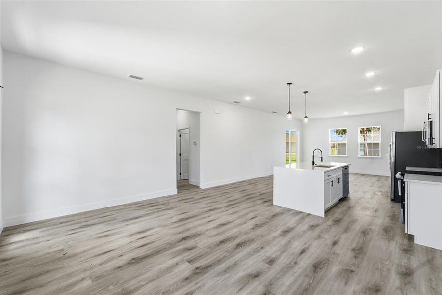 Spacious, unfurnished interior of a new home in , Ocala (Image 25).