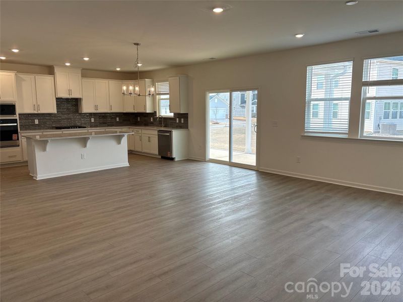 Spacious, unfurnished interior of a new home in Wilson Creek, Indian Land (Image 11).