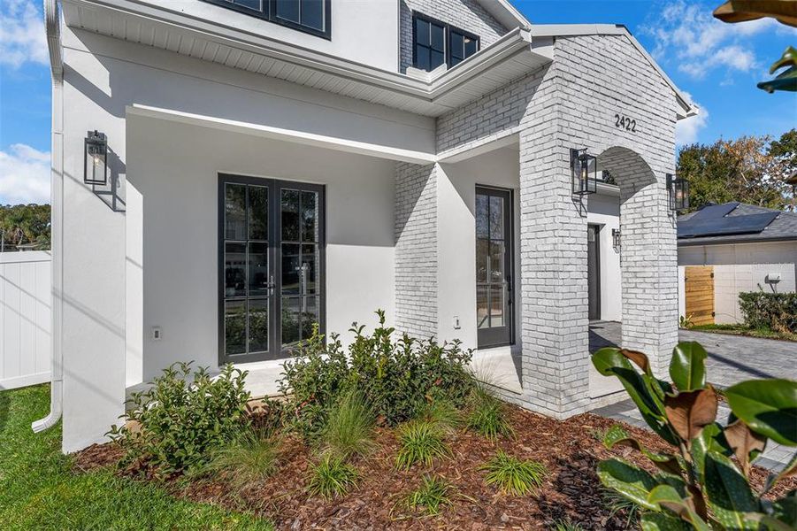Exterior details and patio area of a home in College Park, Orlando (Image 3).