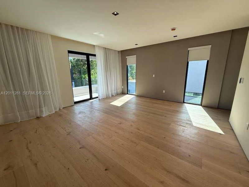Spacious, unfurnished interior of a new home in , Miami (Image 22).