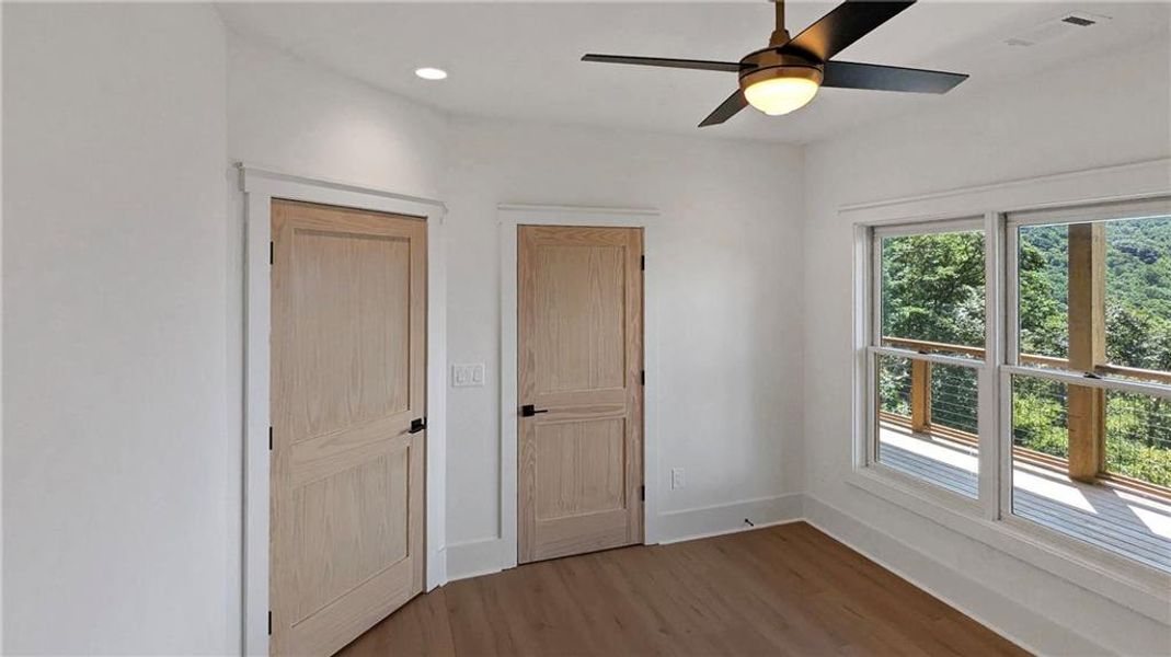 Spacious, unfurnished interior of a new home in , Jasper (Image 16).