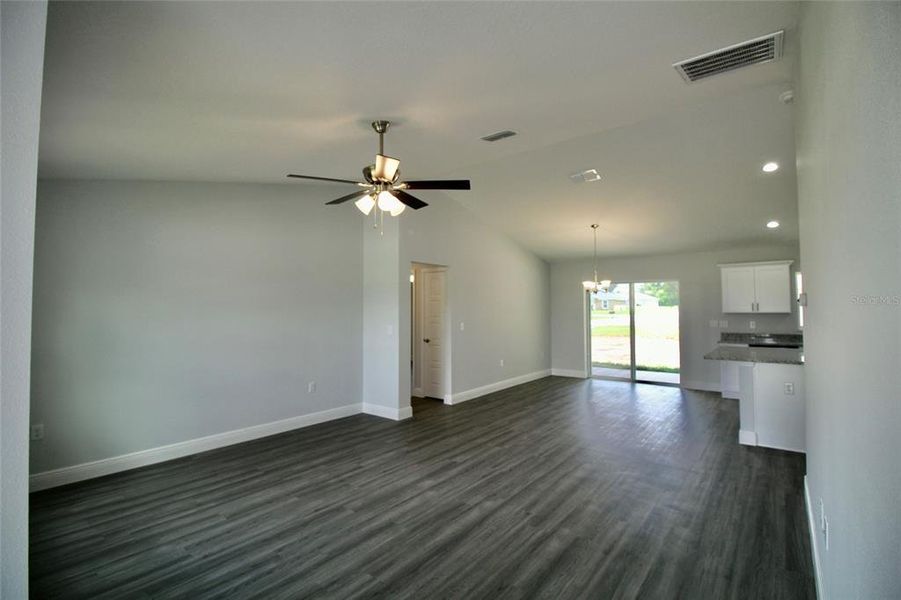 Spacious, unfurnished interior of a new home in , Ocala (Image 5).