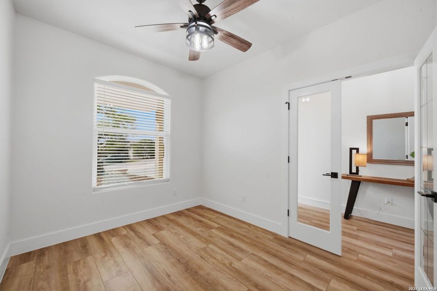 Spacious, unfurnished interior of a new home in , Canyon Lake (Image 27).