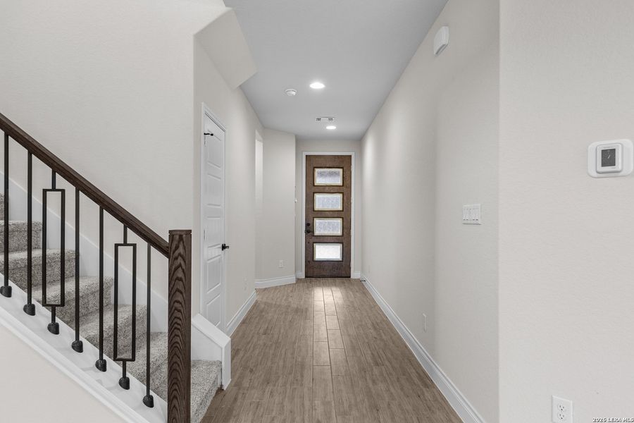 Spacious, unfurnished interior of a new home in Horizon Ridge, San Antonio (Image 16). Spacious, unfurnished interior of a new home in Horizon Ridge, San Antonio (Image 16).