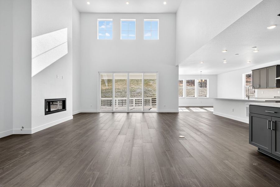 Spacious, unfurnished interior of a new home in Macanta Destination Collection, Castle Rock (Image 14).