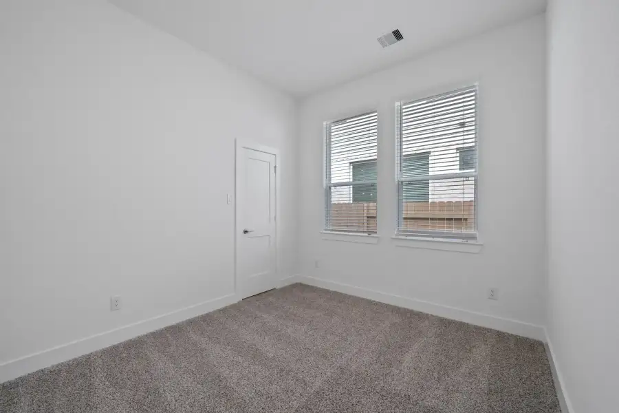 Spacious, unfurnished interior of a new home in Meridiana 50's, Manvel (Image 15). Spacious, unfurnished interior of a new home in Meridiana 50's, Manvel (Image 15).