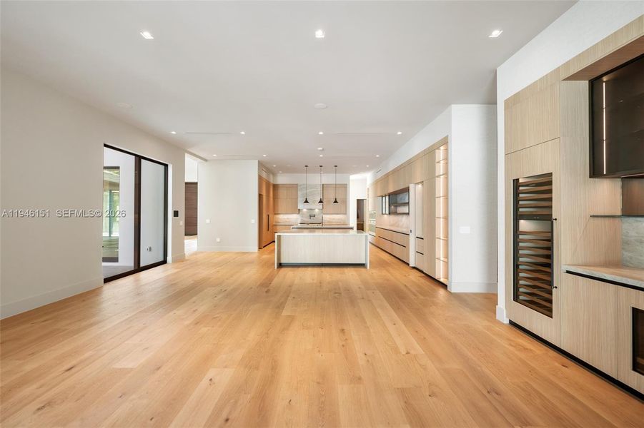 Spacious, unfurnished interior of a new home in , Pinecrest (Image 76).
