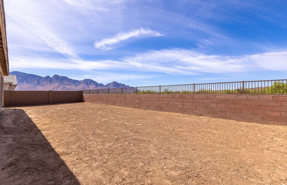 Exterior details and patio area of a home in Vistoso Canyon Estates, Oro Valley (Image 19).