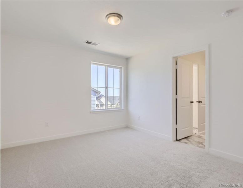 Spacious, unfurnished interior of a new home in Harvest Ridge, Aurora (Image 9).
