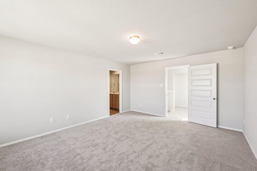 Spacious, unfurnished interior of a new home in Cascade, Liberty Hill (Image 20).