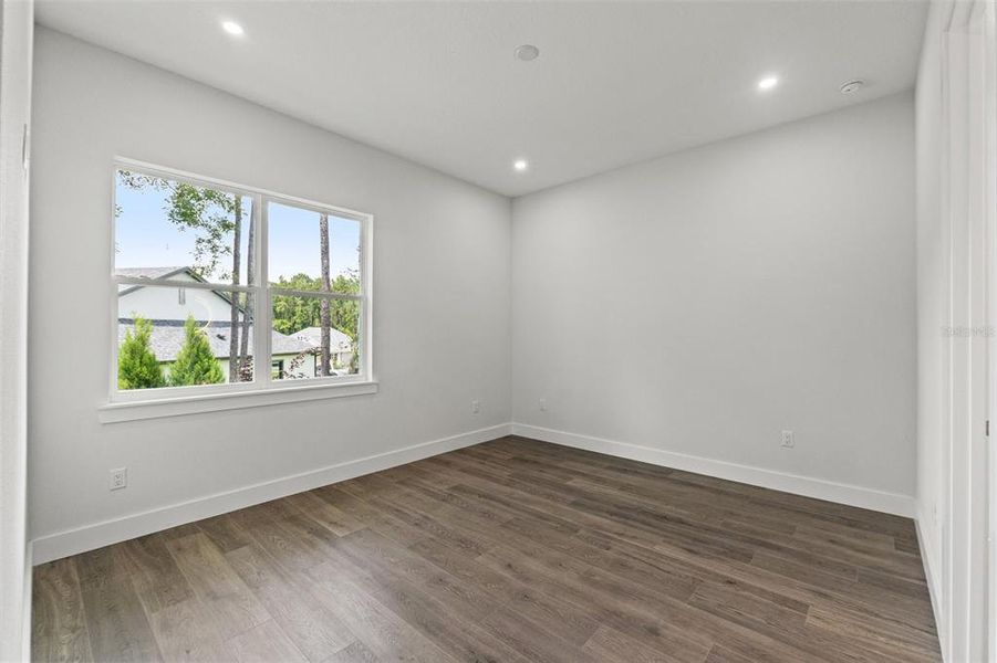Spacious, unfurnished interior of a new home in Southern Hills Plantation, Brooksville (Image 37).
