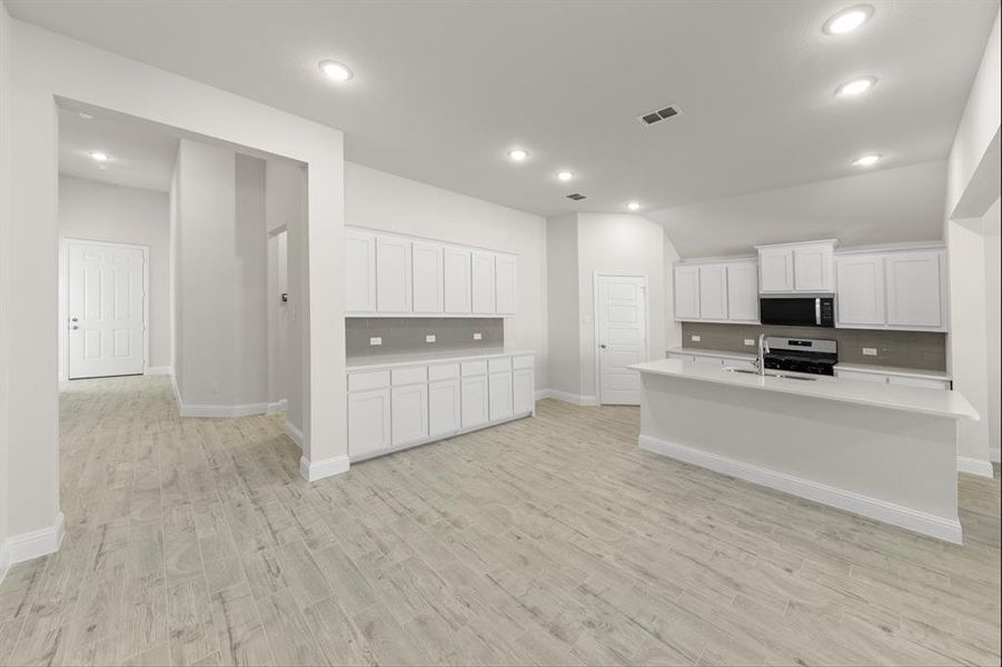 10. 139 Whistling Duck - Dining (2)