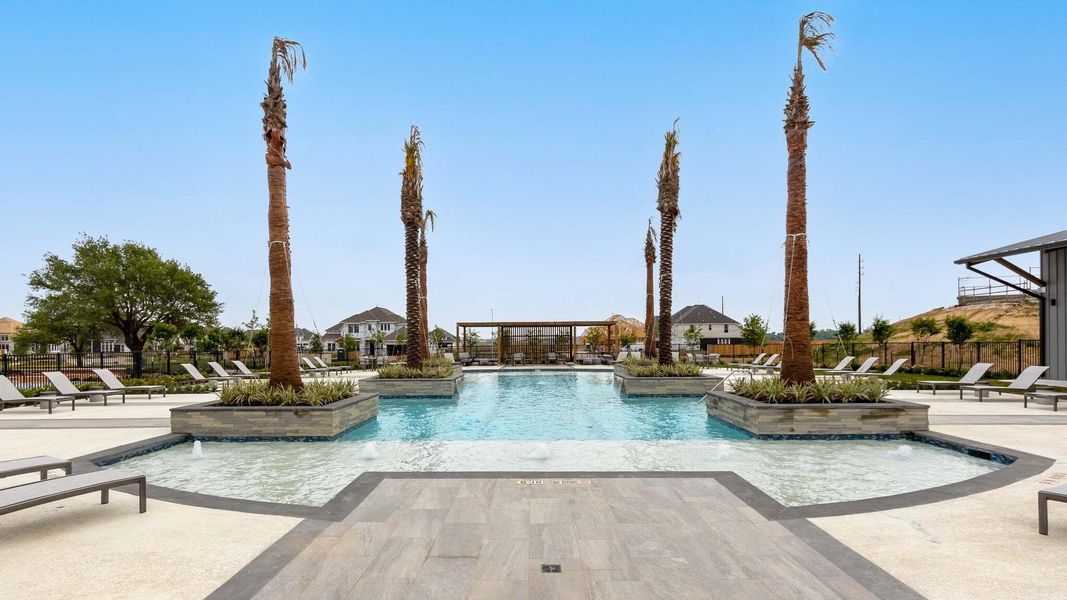 Community amenities in Candela, Richmond (Image 12).