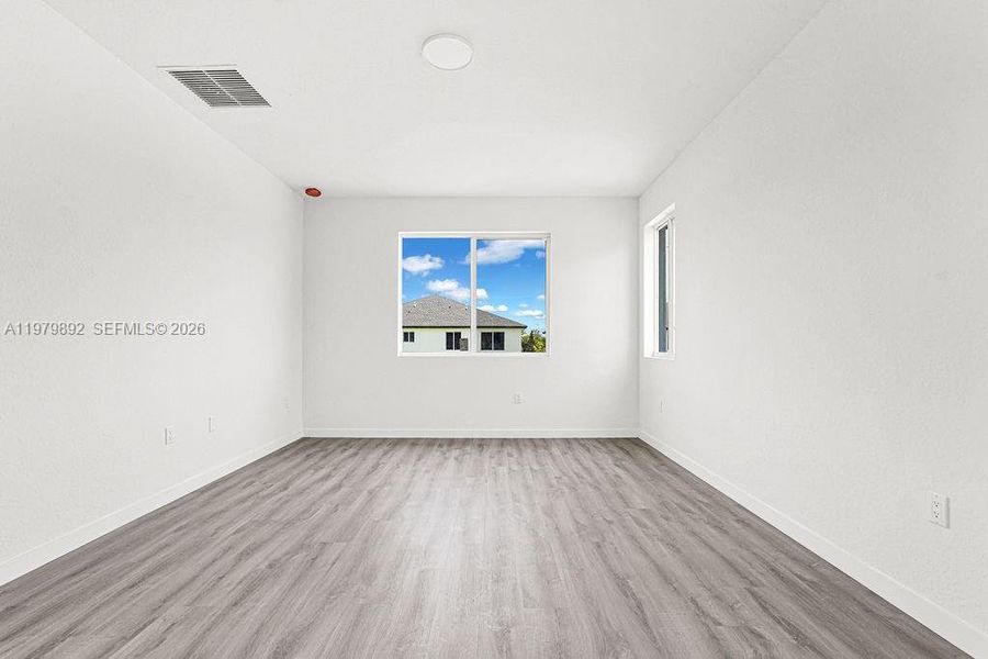 Spacious, unfurnished interior of a new home in , Miami (Image 39).