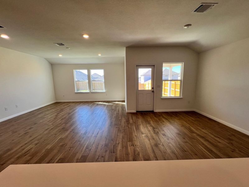 Spacious, unfurnished interior of a new home in Rosenbusch Ranch, Leander (Image 9). Spacious, unfurnished interior of a new home in Rosenbusch Ranch, Leander (Image 9).