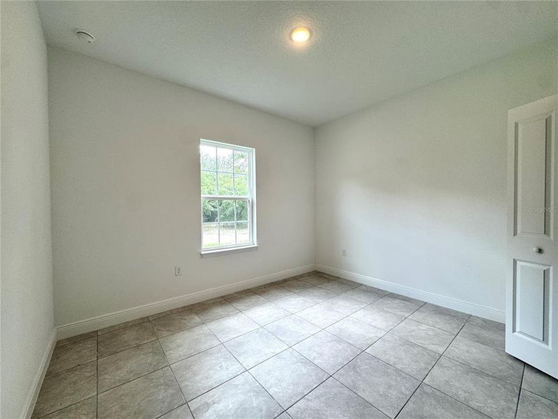 Spacious, unfurnished interior of a new home in , Citrus Springs (Image 20).