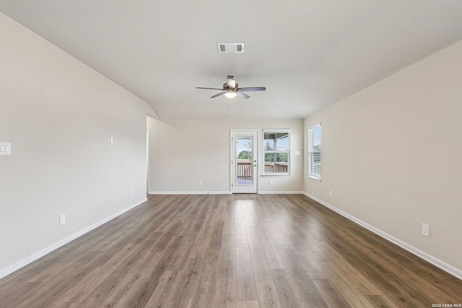 Spacious, unfurnished interior of a new home in Thomas Pond, San Antonio (Image 33). Spacious, unfurnished interior of a new home in Thomas Pond, San Antonio (Image 33).