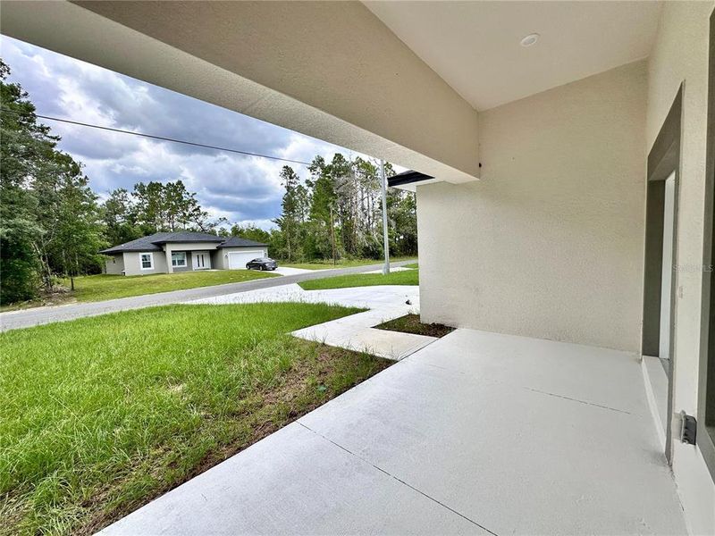 Exterior details and patio area of a home in , Citrus Springs (Image 3).
