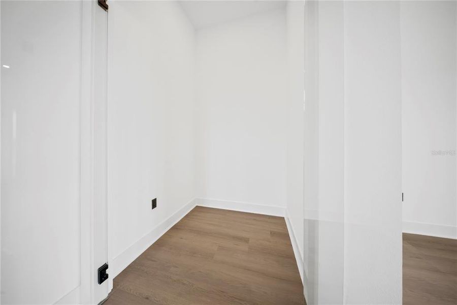 Spacious, unfurnished interior of a new home in , Lake Alfred (Image 42).