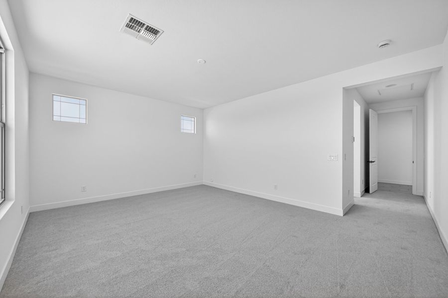 Spacious, unfurnished interior of a new home in Artisan at Asante, Surprise (Image 20).