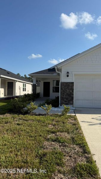Exterior details and patio area of a home in , Jacksonville (Image 1).