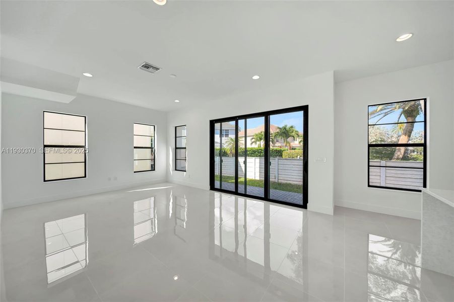 Spacious, unfurnished interior of a new home in Marina Landings, Fort Lauderdale (Image 57).