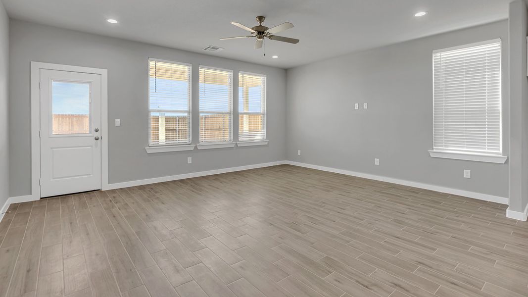 Spacious, unfurnished interior of a new home in Northwest Passage, Midland (Image 10). Spacious, unfurnished interior of a new home in Northwest Passage, Midland (Image 10).