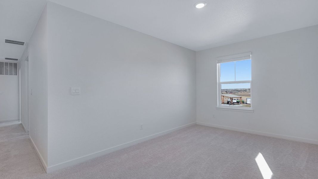 Spacious, unfurnished interior of a new home in Vista Meadows, Fort Lupton (Image 21).