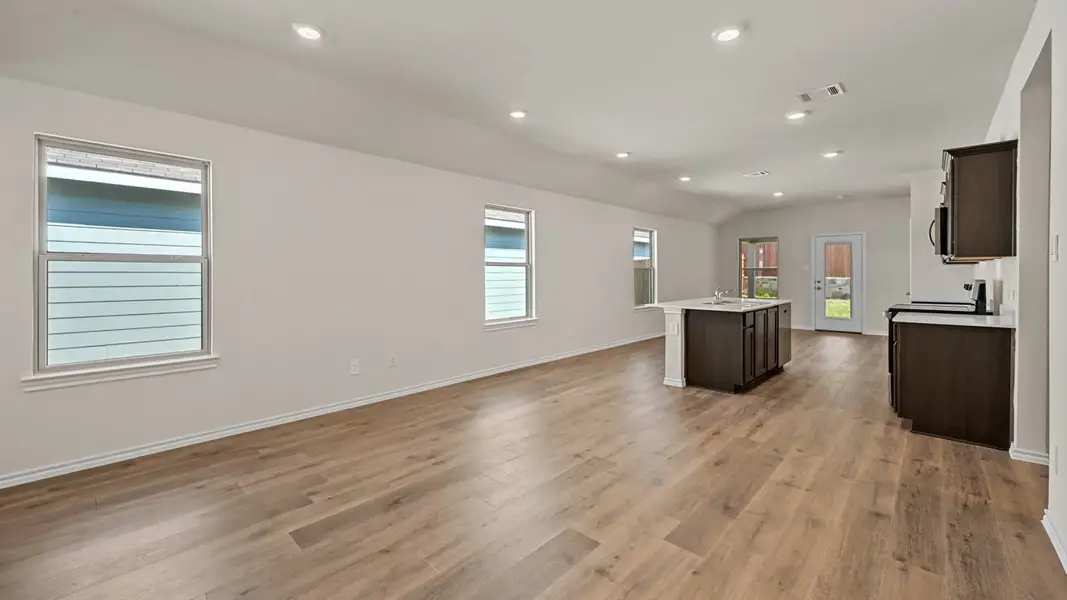 Spacious, unfurnished interior of a new home in Wildcat Ranch, Crandall (Image 19). Spacious, unfurnished interior of a new home in Wildcat Ranch, Crandall (Image 19).