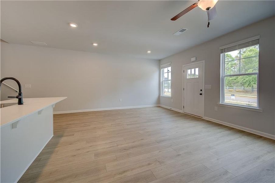 Spacious, unfurnished interior of a new home in Avery Landing, McDonough (Image 27).