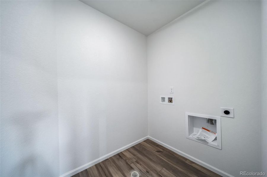 Spacious, unfurnished interior of a new home in Erie Highlands, Erie (Image 30).