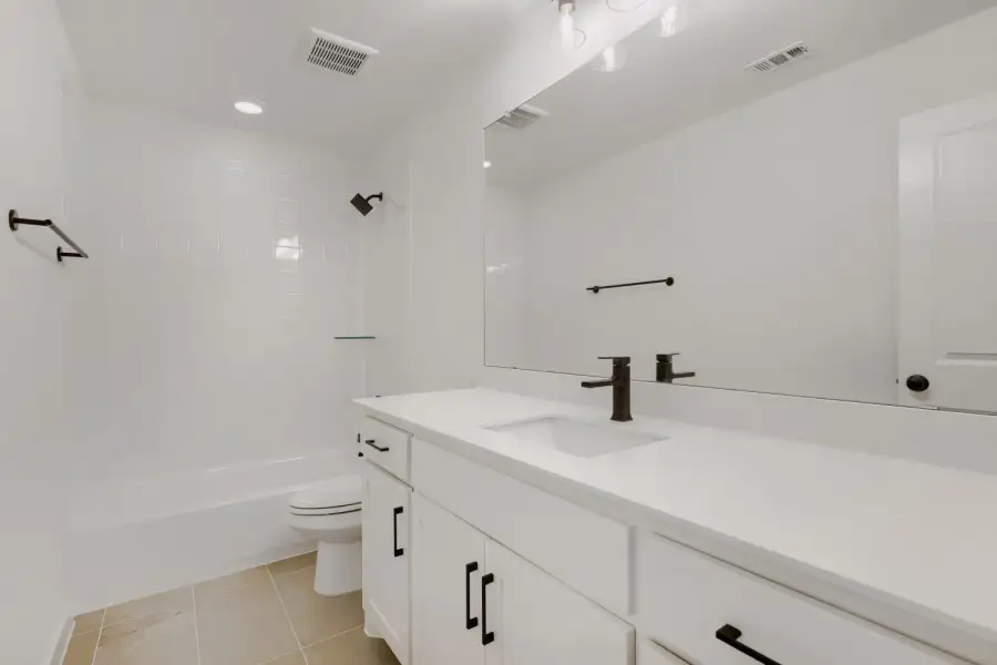 4315 Windy - Full Bathroom 4315 Windy - Full Bathroom