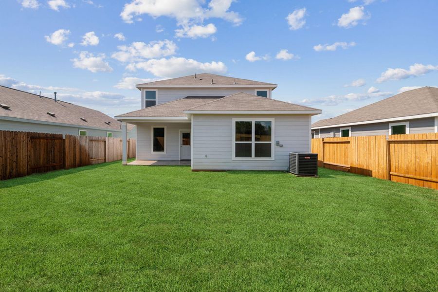 Exterior details and patio area of a home in Sweetwater Ridge, Conroe (Image 2).