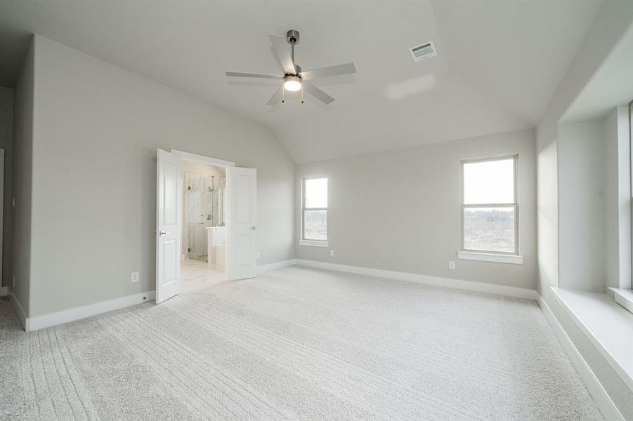Spacious, unfurnished interior of a new home in , Celeste (Image 37).