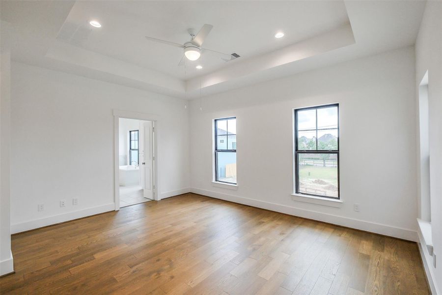 Spacious, unfurnished interior of a new home in Timbergrove Trails, Houston (Image 39).
