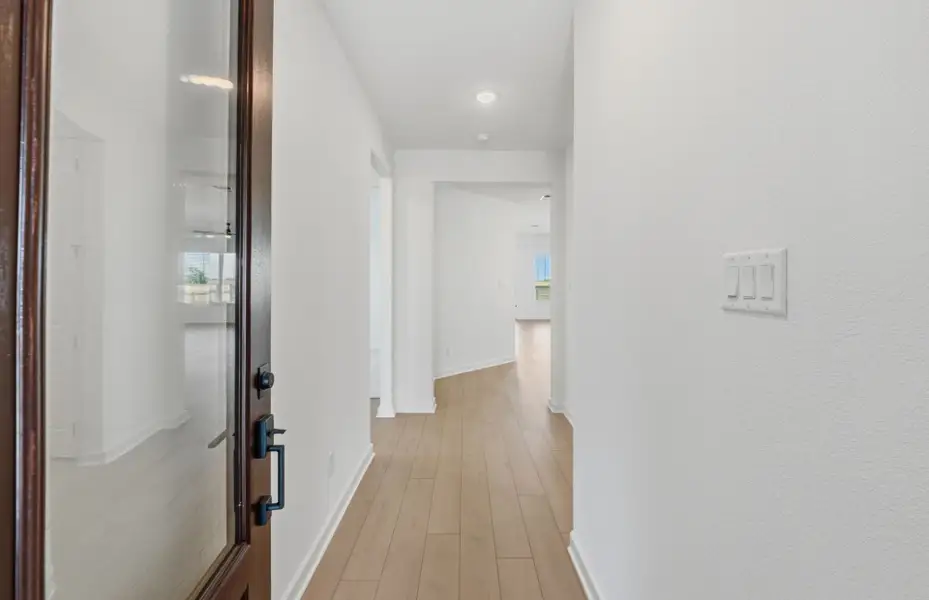 Spacious, unfurnished interior of a new home in Kuempel Farms, Pflugerville (Image 30).