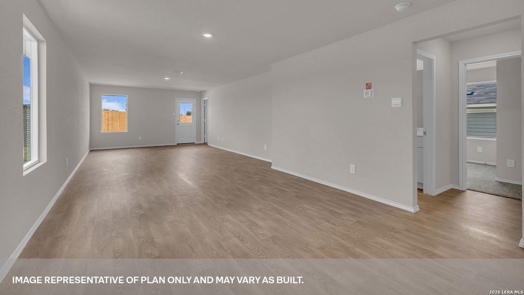 Spacious, unfurnished interior of a new home in Ladera, Luling (Image 15).