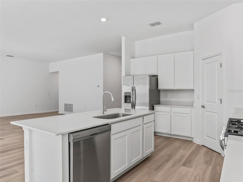 Furnished interior view inside a new home in Juliette Falls, Dunnellon (Image 17).