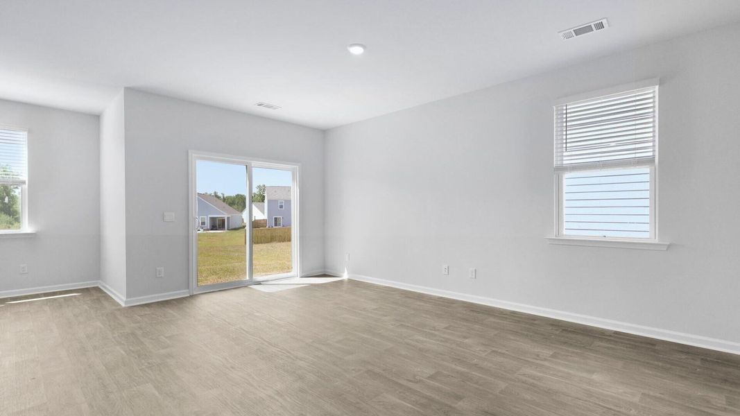 Spacious, unfurnished interior of a new home in Lakeview at Kitfield, Moncks Corner (Image 21).