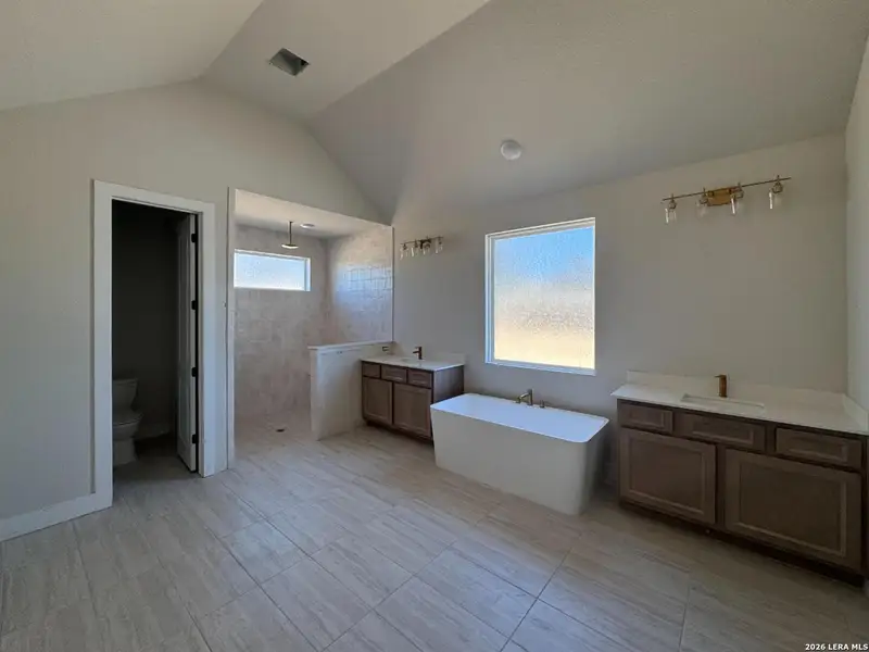 Furnished interior view inside a new home in Waldsanger, New Braunfels (Image 5).